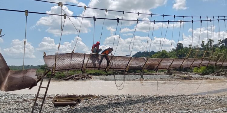 Jembatan Gantung Desa Canggai Harus Bangun Baru Akibat Terjang Banjir