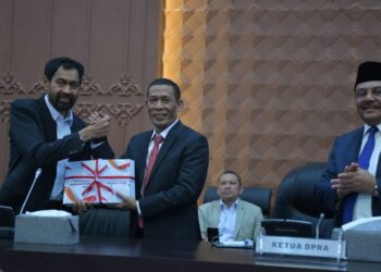 Gubernur Mualem Sampaikan Raqan Pertanggungjawaban Pelaksanaan APBA 2025 ke DPR Aceh  ‎