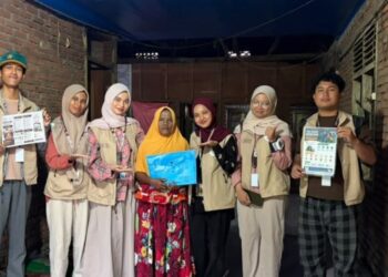 Mahasiswa KKN USK Edukasi Tas Siaga Bencana dan GERADAM kepada Warga Cut Langien