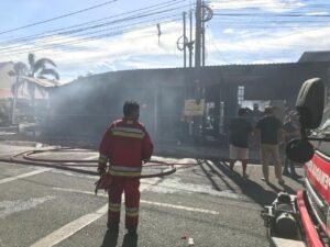 BREAKING NEWS: Kebakaran Toko Samping Suzuya Mall Seutui Banda Aceh