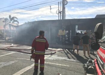 BREAKING NEWS: Kebakaran Toko Samping Suzuya Mall Seutui Banda Aceh