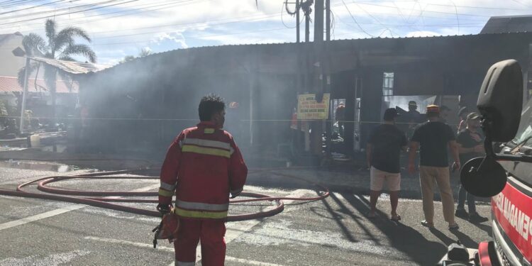 BREAKING NEWS: Kebakaran Toko Samping Suzuya Mall Seutui Banda Aceh