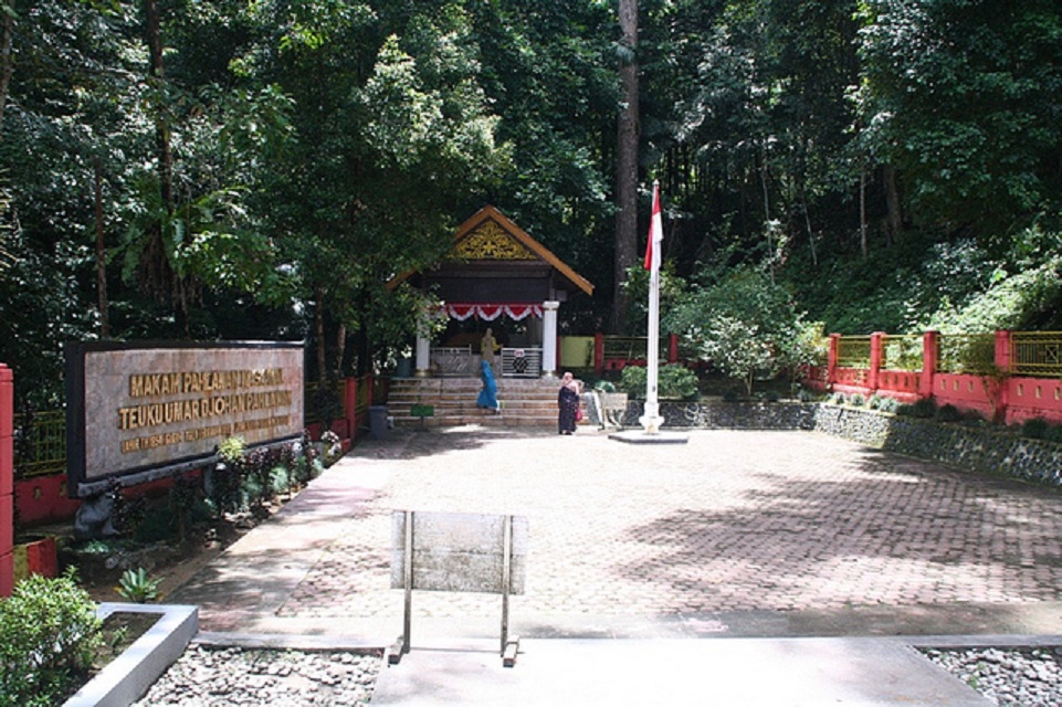 makam-teuku-umar Mengenang Teuku Umar, Menyusuri Wisata Sejarah yang Menjadi Kebanggaan Aceh Barat