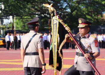 Resmi! Irjen Pol Ruddi Setiawan Terima Pataka “Machdum Sakti” sebagai Simbol Kepemimpinan Polda Aceh