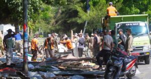 Pemko Banda Aceh Tertibkan PKL dan Bangunan Liar di Jalan Utama Tungkop