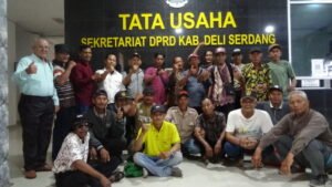 Fadli Kaukibi Tunjukkan Dokumen di RDP DPRD Deli Serdang, Soroti Sengketa Lahan Warga dengan PTPN I