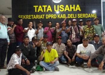 Fadli Kaukibi Tunjukkan Dokumen di RDP DPRD Deli Serdang, Soroti Sengketa Lahan Warga dengan PTPN I