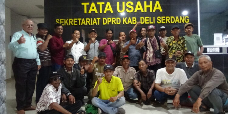 Fadli Kaukibi Tunjukkan Dokumen di RDP DPRD Deli Serdang, Soroti Sengketa Lahan Warga dengan PTPN I