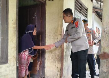 Kapolres Aceh Selatan Janji Rehab Rumah Janda Eks Kombatan GAM hingga Bantu Modal UMKM 