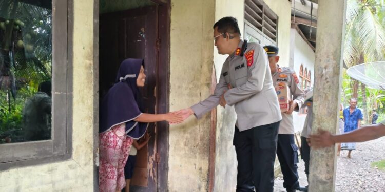 Kapolres Aceh Selatan Janji Rehab Rumah Janda Eks Kombatan GAM hingga Bantu Modal UMKM 