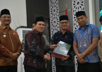 Wagub Salurkan 50.000 Al-Qur’an Bantuan Kerajaan Arab Saudi untuk Masjid dan Dayah Aceh