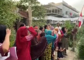 Merasa Belum Merdeka, Warga Kampung Baru Medan Kibarkan Bendera Setengah Tiang