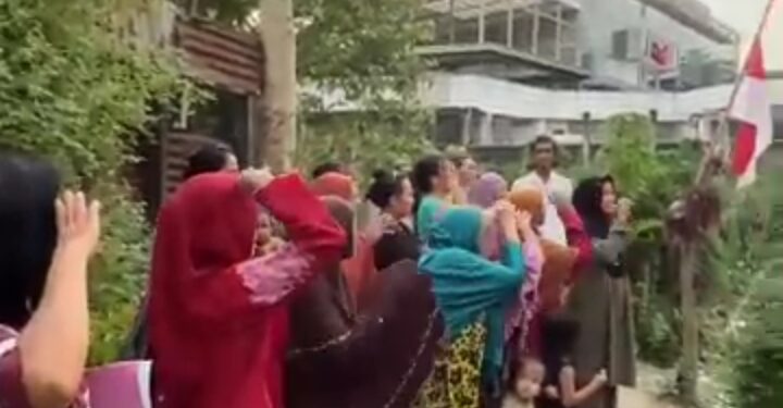Merasa Belum Merdeka, Warga Kampung Baru Medan Kibarkan Bendera Setengah Tiang