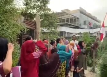 Merasa Belum Merdeka, Warga Kampung Baru Medan Kibarkan Bendera Setengah Tiang