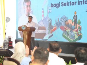 Menaker Yassierli luncurkan diskon iuran JKK JKM pekerja informal sektor persampahan