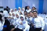 Peserta Program Pemagangan Nasional MagangHub berfoto bersama di Jakarta