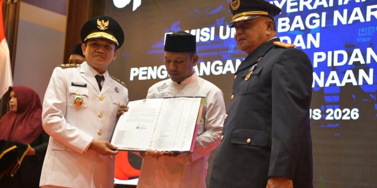 Pemerintah Aceh beri penghargaan kepada keluarga pahlawan pada HUT RI ke-81 di Anjong Mon Mata