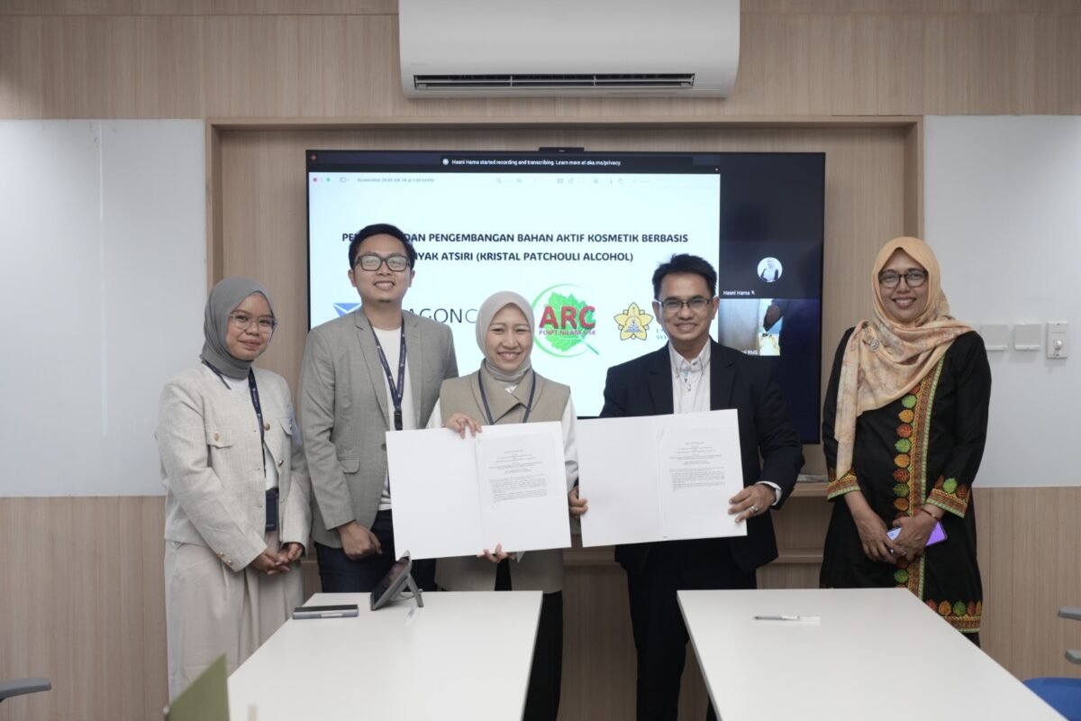 ParagonCorp dan ARC USK Kolaborasi Riset Potensi Nilam Aceh untuk Bahan Aktif Kosmetik