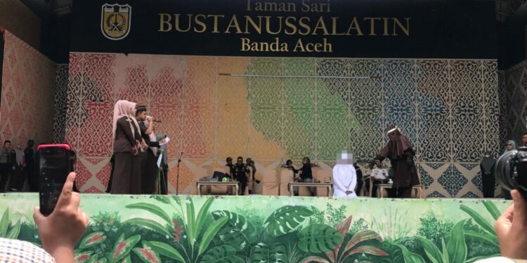 11 Terpidana Pelanggar Qanun Jinayat Dicambuk di Banda Aceh