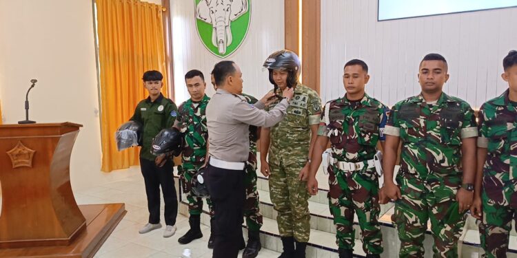 TNI-Polri Bersinergi Tekan Pelanggaran dan Kecelakaan, Prajurit TNI di Meulaboh Diberi Edukasi Lalu Lintas
