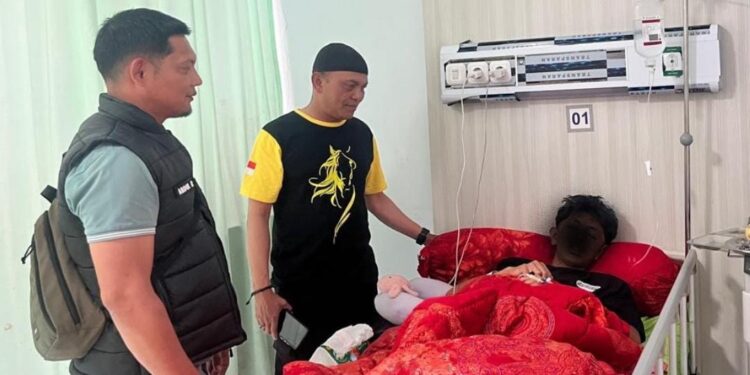 Polisi Bener Meriah jenguk korban penganiayaan pelajar di RS Datu Beru Takengon