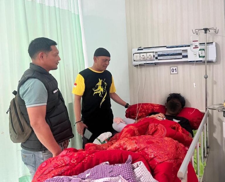 Polisi Bener Meriah jenguk korban penganiayaan pelajar di RS Datu Beru Takengon