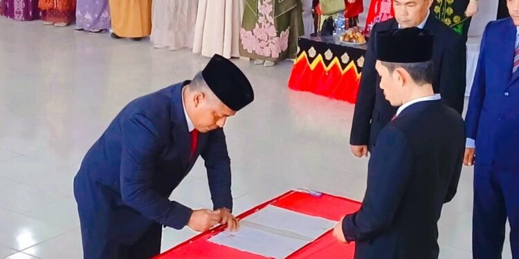 Tarmizi Lantik Kurdi Jadi Sekda Aceh Barat: Tak Ada Lobi, Tak Ada Money Politik