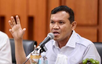 Wakil Gubernur Aceh Fadhlullah saat pimpin rapat koordinasi bersama jajaran SKPA pada Rabu (26/8). (Dok.Ist)