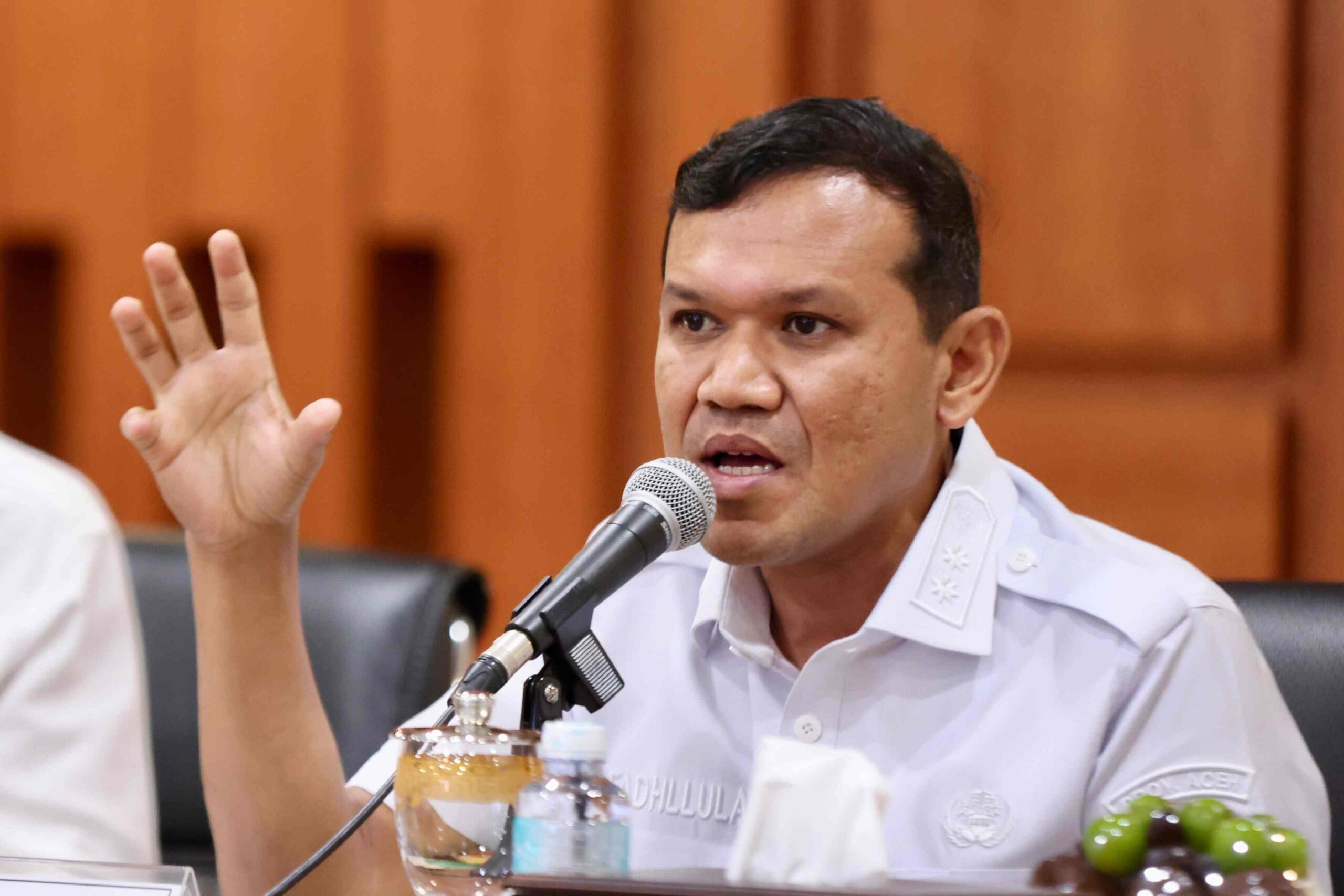 Wakil Gubernur Aceh Fadhlullah saat pimpin rapat koordinasi bersama jajaran SKPA pada Rabu (26/8). (Dok.Ist)