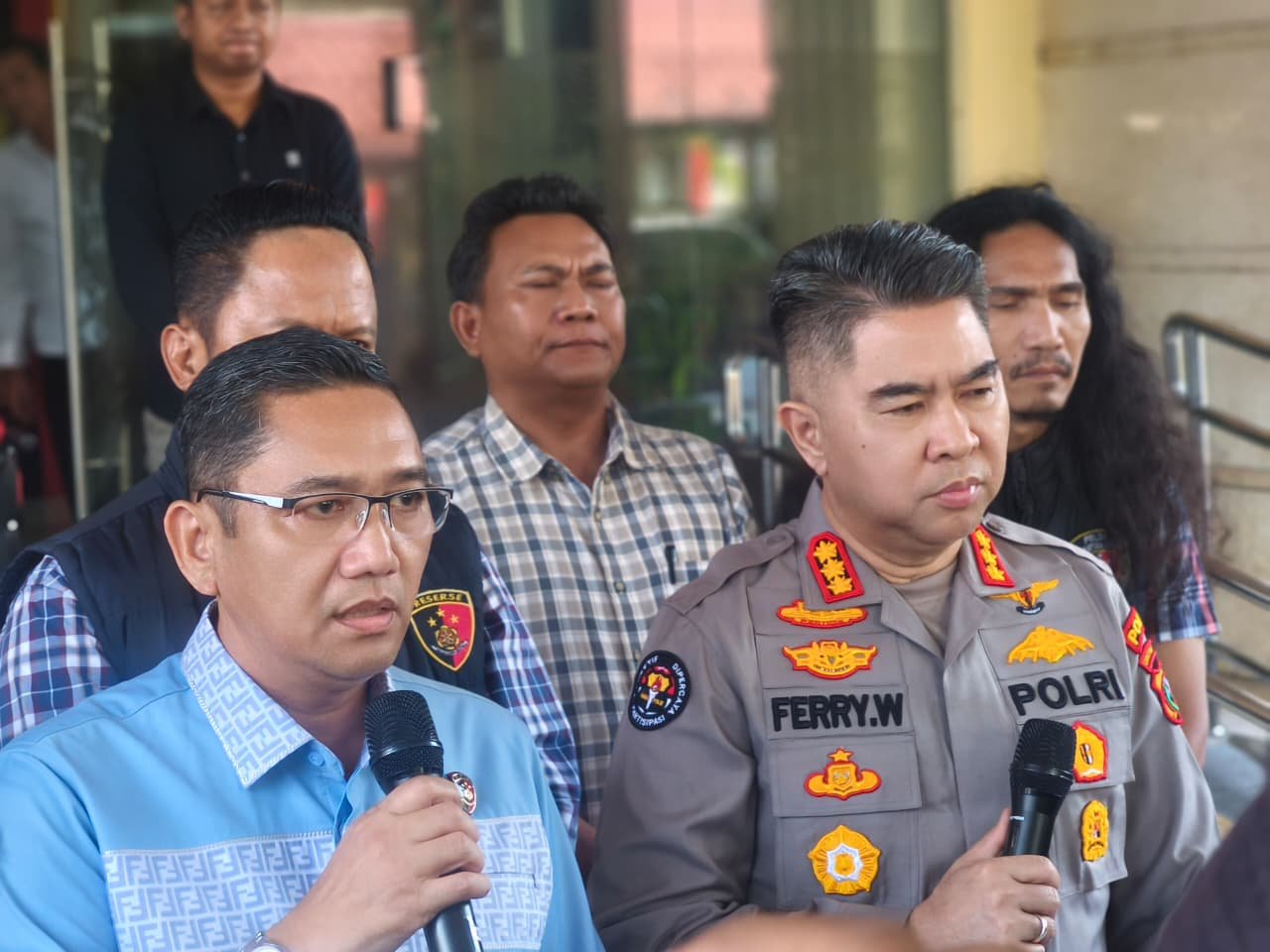 Dirreskrimum Polda Sumut Kombes Pol Cornelis Mangarahon Simanjuntak saat menjelaskan kronologi pembunuhan kepada awak media. (Dok/Ist)