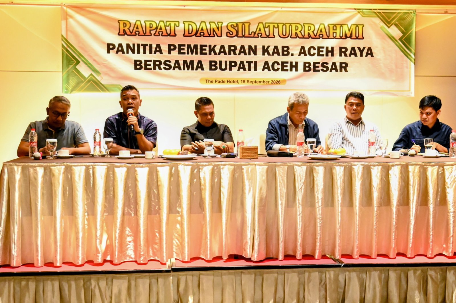 Bupati Aceh Besar Muharram Idris berbicara terkait Perjuangan pembentukan Daerah Otonomi Baru. (TubinNews/HO - Humas Pemkab Aceh Besar)