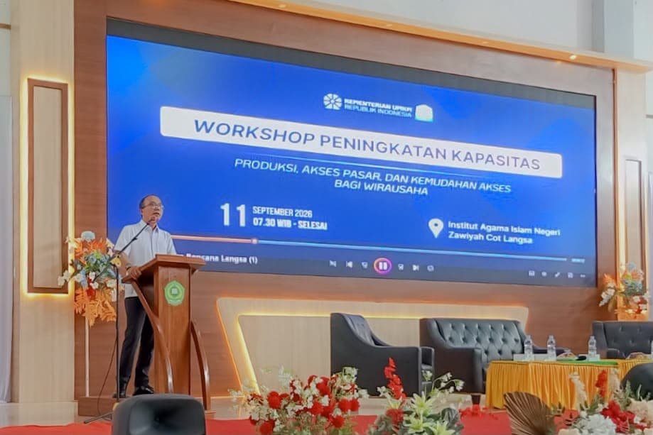 Deputi Bidang Kewirausahaan Kementerian UMKM Riza Damanik saat memberikan kata sambutan. (Dok. Biro Humas Kementerian UMKM)