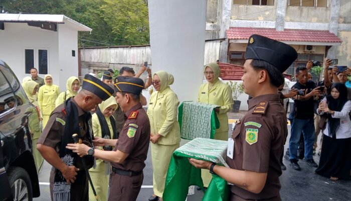 Kunjungan Kerja Kajati Aceh di Aceh Barat Diawali Dengan Santunan Anak Yatim