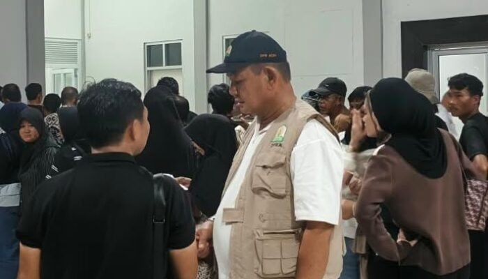 Anggota DPR Aceh Iskandar Turun Lapangan, KMP Teluk Sinabang Akhirnya Berangkat ke Simeulue