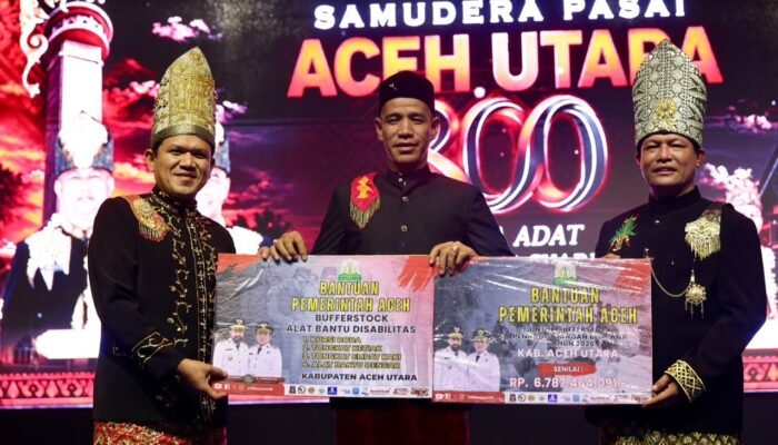 Dek Fadh Serahkan Bantuan Rp6,78 Miliar untuk Penanggulangan Bencana Aceh Utara