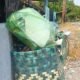 Tong sampah milik warga yang terbuat dari anyaman bambu. (TubinNews/Junaidi Daulay)