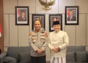 Kapolda Aceh Irjen Pol. Ruddi Setiawan foto bersama Ketua Badan Baitul Mal Aceh, Tgk. H. Muhammad Yunus M. Yusuf. (Dok. Biro Humas Polda Aceh)