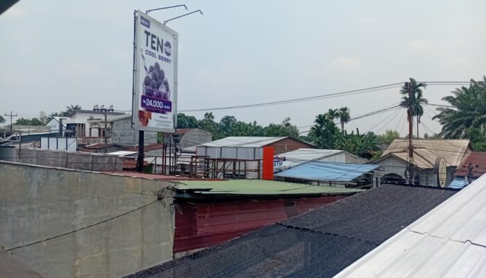 Warga Soroti Keberadaan Iklan Rokok di Permukiman Warga Cinta Rakyat