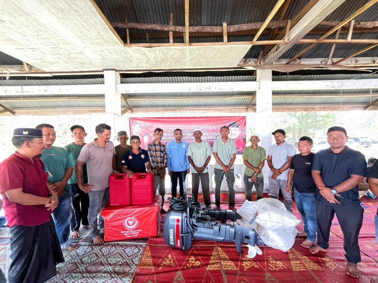 Jamaluddin Idham salurkan bantuan mesin kapal dan alat tangkap untuk nelayan Nagan Raya