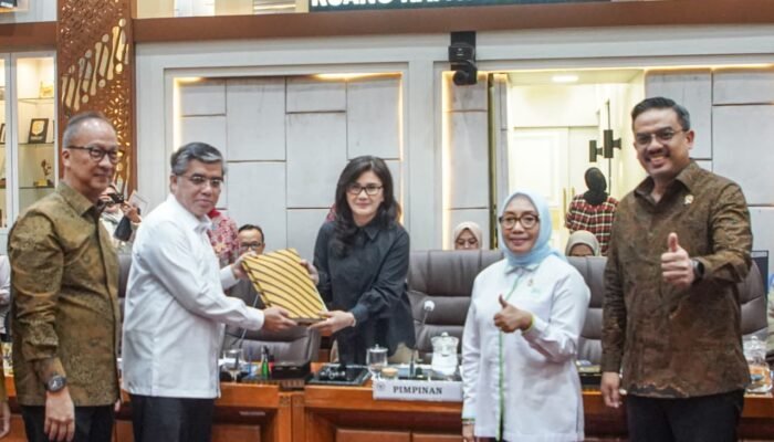 Pemerintah Serahkan DIM RUU Pelindungan Ketenagakerjaan kepada DPR