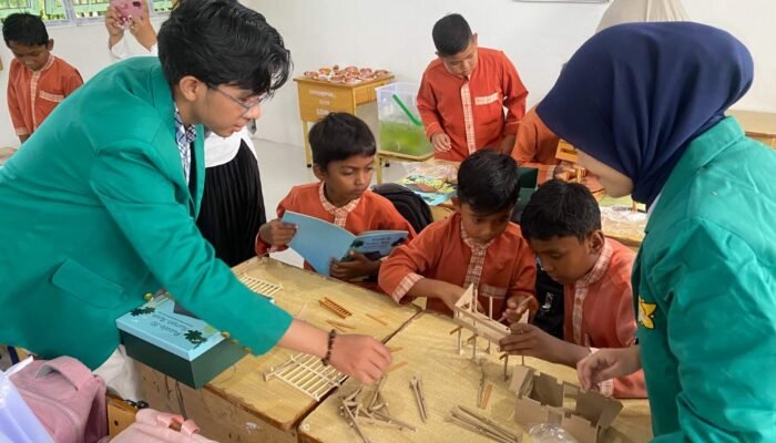 Mahasiswa USK Kenalkan Rumoh Aceh kepada Siswa SD Sabang lewat Puzzle 3D