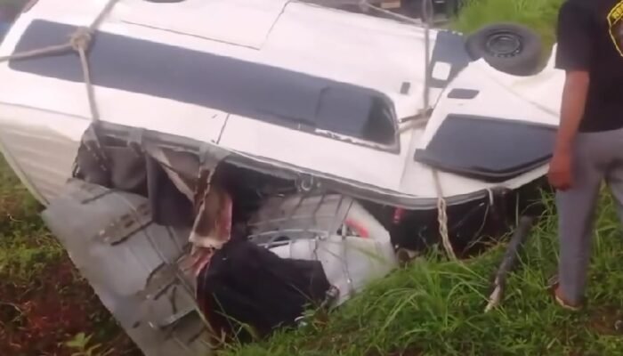 Minibus Diduga Bawa Tandon Berisi BBM Kecelakaan di Aceh Jaya