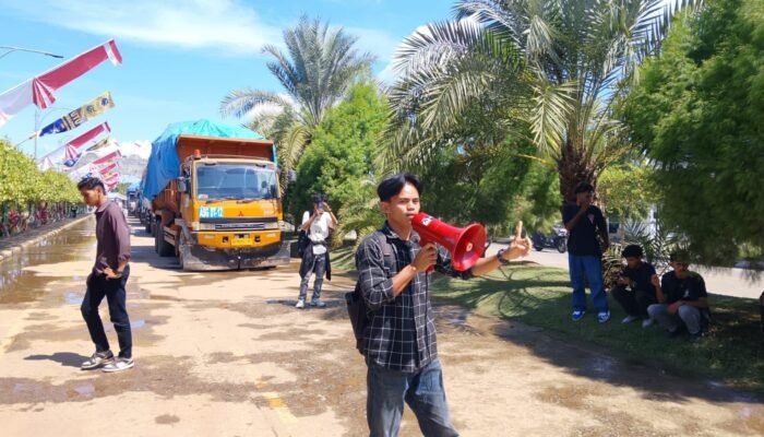 Aliansi Mahasiswa UTU Gelar Aksi, Soroti Penimbunan Lahan Gambut di Lingkungan Kampus