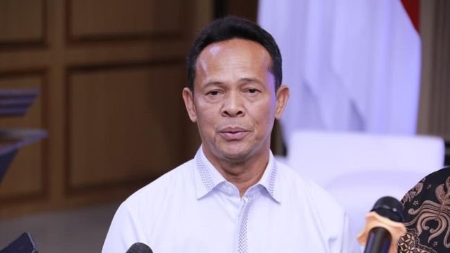 Dirkamsus Baintelkam Polri Brigjen Pol. Antonius Dwi Hendro Sunarko sedang menjelaskan kepada awak media terkait Transformasi pelayanan SKCK. (Dok. Ist)