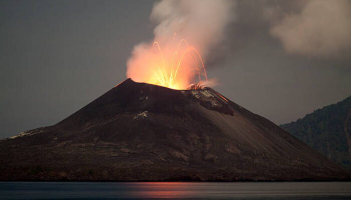 ‎BMKG Terus Pantau Dampak Erupsi Gunung Anak Krakatau