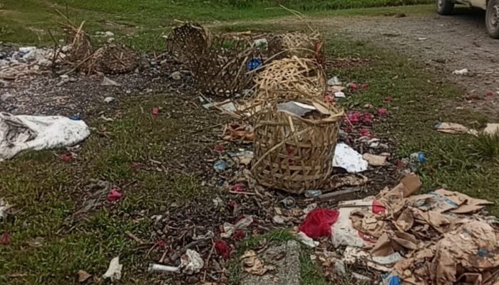 DLH Aceh Barat Bersihkan Sampah Liar di Kawasan Pantai Calok