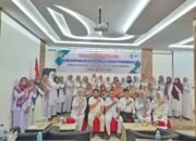 Para perwakilan puskesmas foto bersama dengan pemateri setelah kegiatan usai. (Dok. Humas Dinkes Aceh Besar)