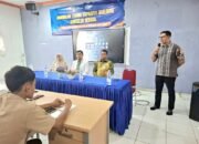 Kepala Dinas Kesehatan Kota Banda Aceh, Wahyudi menjelaskan tentang kegiatan yang akan dilaksanakan kepada para peserta pelatihan. (Dok. Humas Dinkes Banda Aceh)