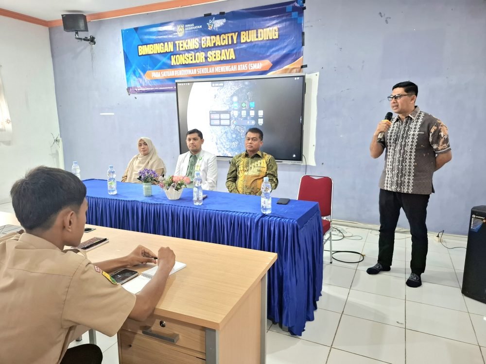 Kepala Dinas Kesehatan Kota Banda Aceh, Wahyudi menjelaskan tentang kegiatan yang akan dilaksanakan kepada para peserta pelatihan. (Dok. Humas Dinkes Banda Aceh)