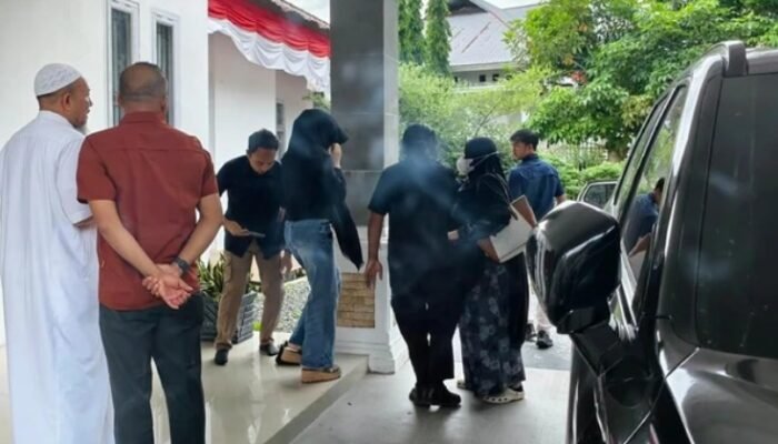 Ketua DPRK Nagan Raya Digrebek Istri bersama Perempuan Lain di Rumah Dinas